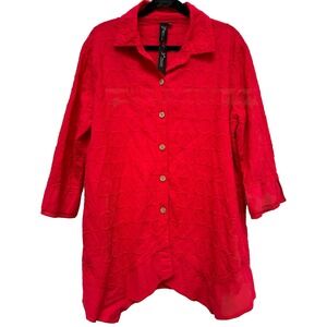 Focus NWT Red 3/4‎ Sleeve Shirt Shark Hemline
